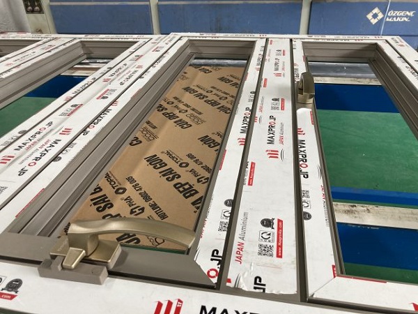 Cửa nhôm nhập khẩu Maxpro được xử lý kim loại trên công nghệ chuẩn Châu Âu